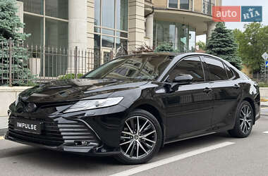 Седан Toyota Camry 2024 в Києві