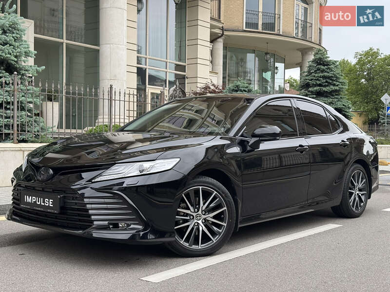 Седан Toyota Camry 2024 в 