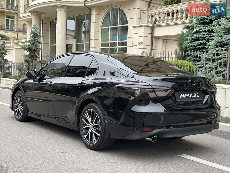 Седан Toyota Camry 2024 в Киеве