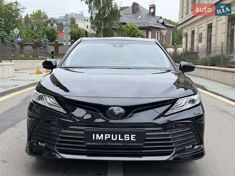 Седан Toyota Camry 2024 в Киеве