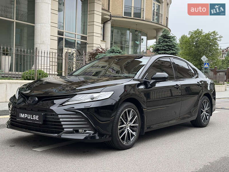 Седан Toyota Camry 2024 в Киеве
