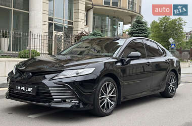 Седан Toyota Camry 2024 в 