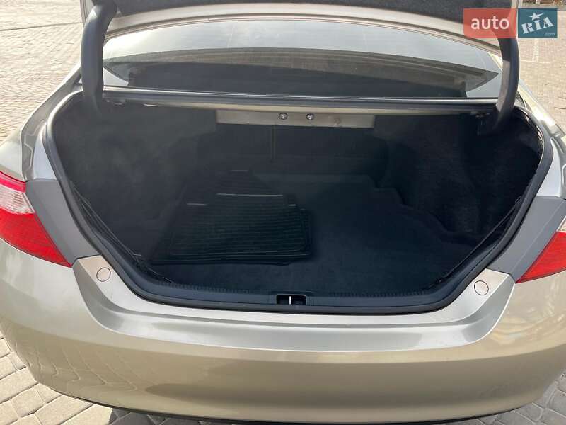 Седан Toyota Camry 2016 в Харкові