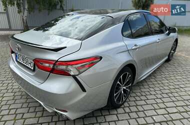 Седан Toyota Camry 2017 в 
