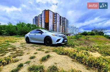 Седан Toyota Camry 2019 в Николаеве