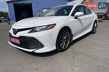 Седан Toyota Camry 2019 в Киеве