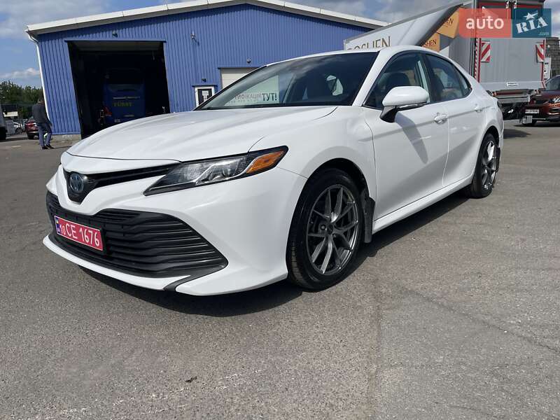 Седан Toyota Camry 2019 в 