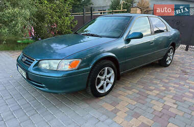 Седан Toyota Camry 2000 в 