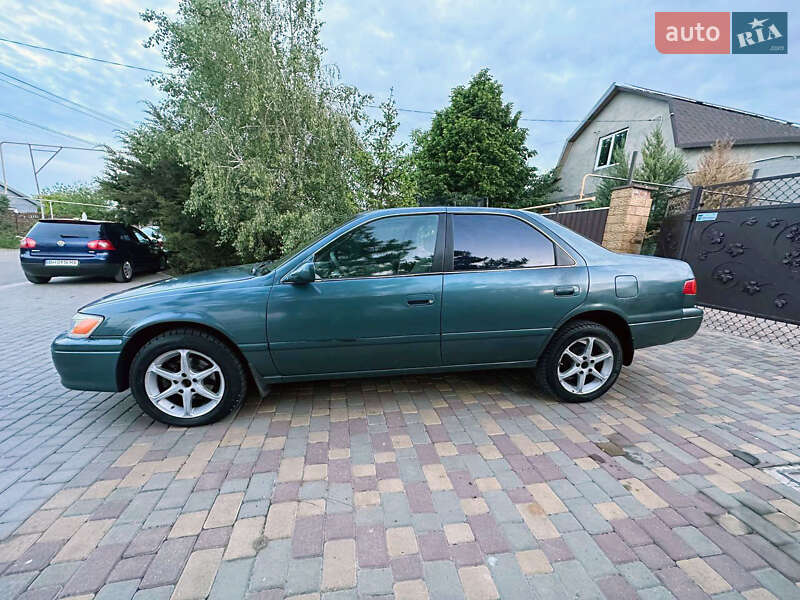 Седан Toyota Camry 2000 в 