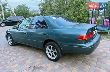 Седан Toyota Camry 2000 в 