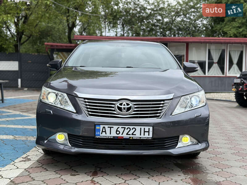 Седан Toyota Camry 2012 в Львові