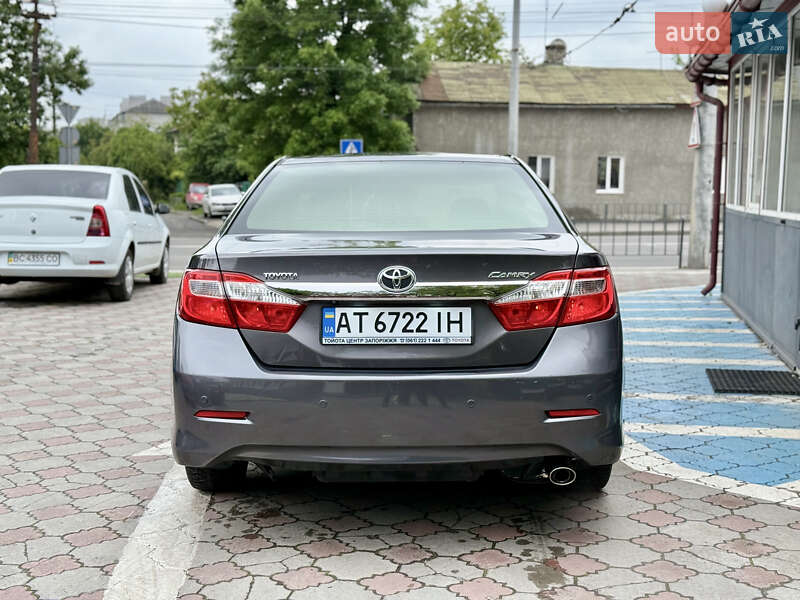 Седан Toyota Camry 2012 в Львові