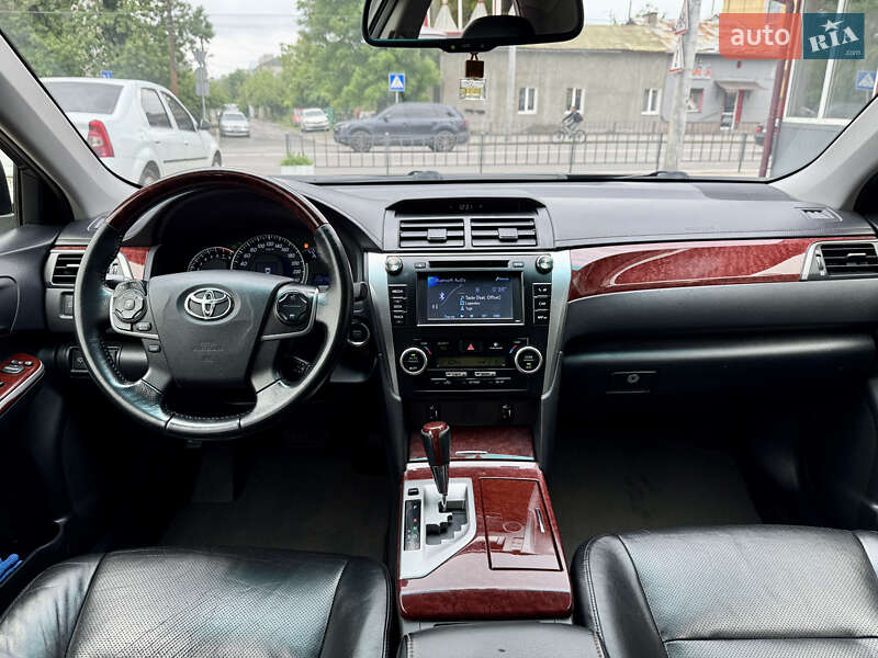 Седан Toyota Camry 2012 в Львові
