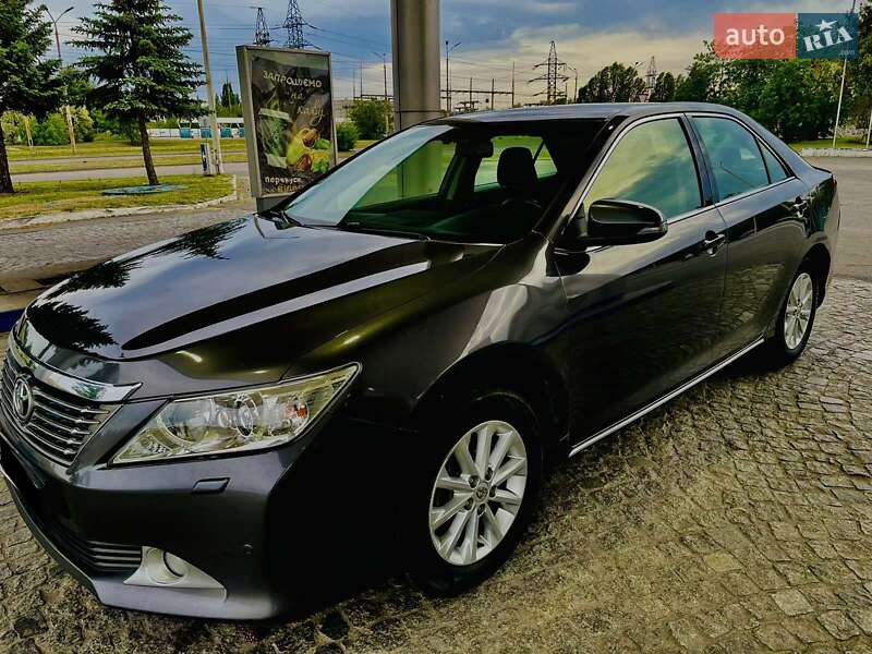 Седан Toyota Camry 2013 в Днепре