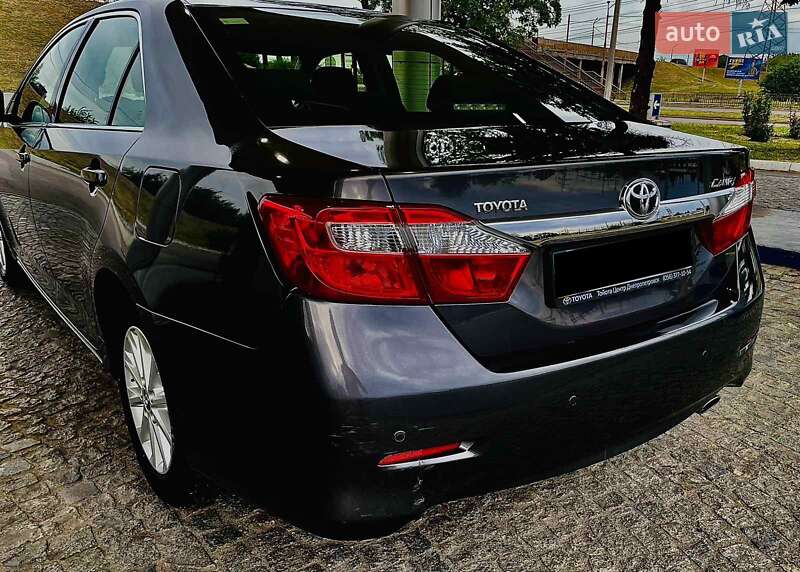 Седан Toyota Camry 2013 в Днепре