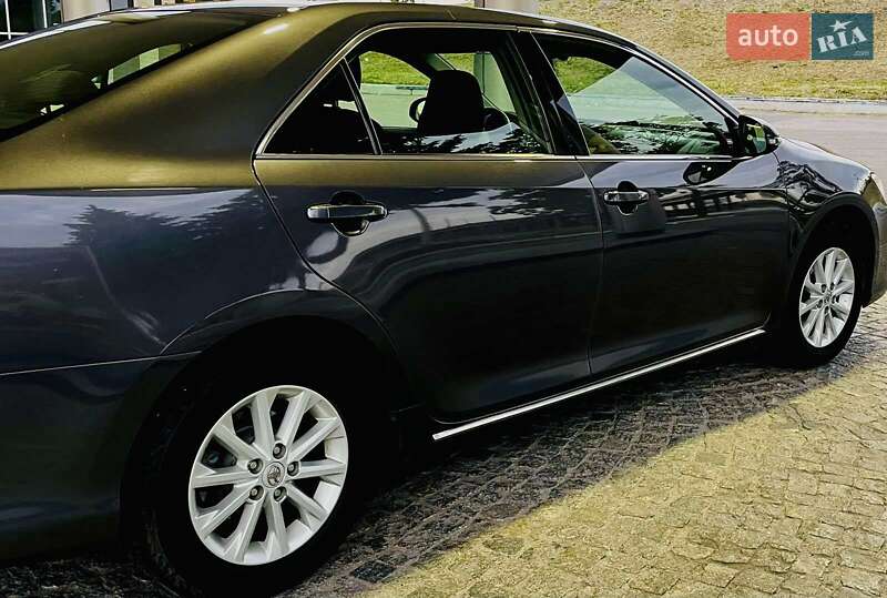 Седан Toyota Camry 2013 в Днепре