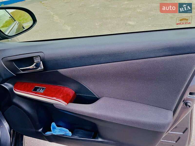 Седан Toyota Camry 2013 в Днепре