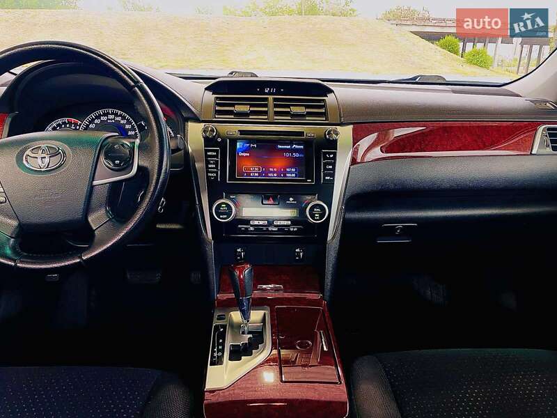 Седан Toyota Camry 2013 в Днепре