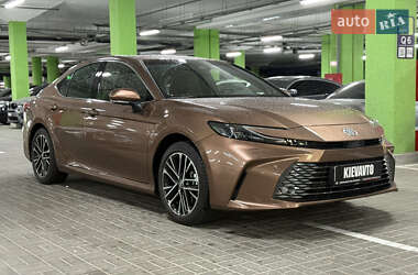 Седан Toyota Camry 2024 в 