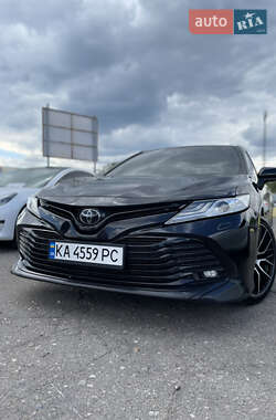 Седан Toyota Camry 2018 в Києві