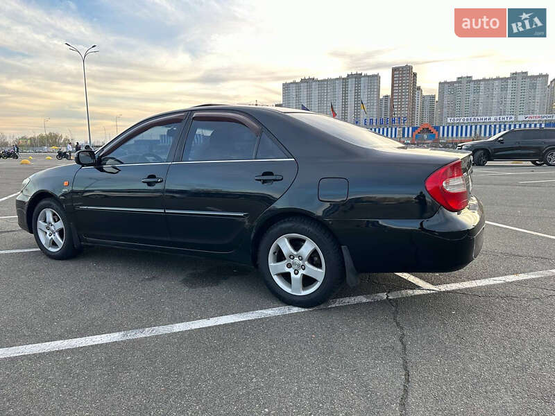 Седан Toyota Camry 2004 в Киеве