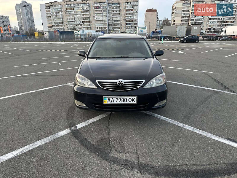 Седан Toyota Camry 2004 в Киеве