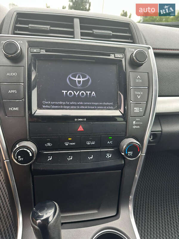 Седан Toyota Camry 2016 в Киеве