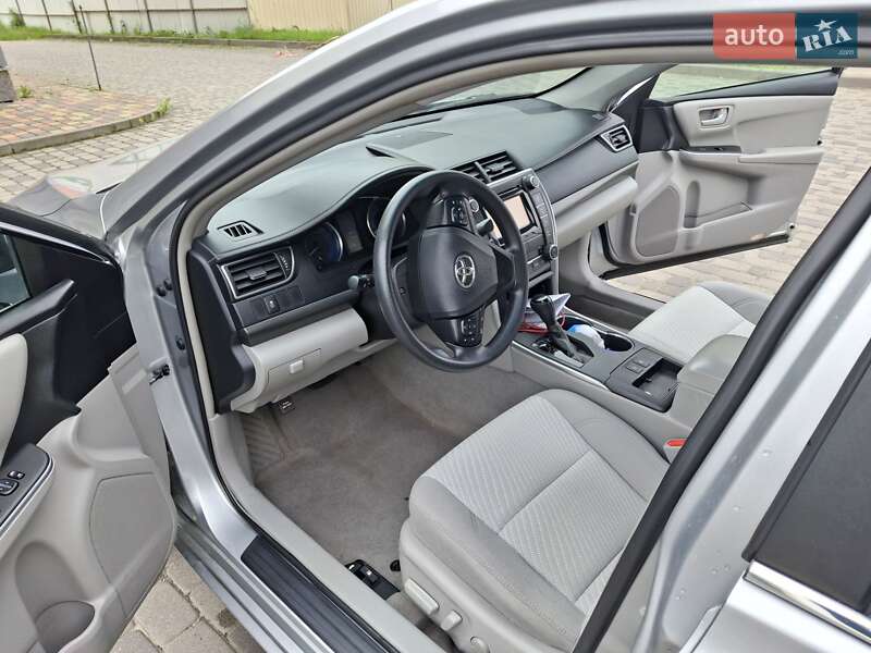 Седан Toyota Camry 2015 в Хмельницькому