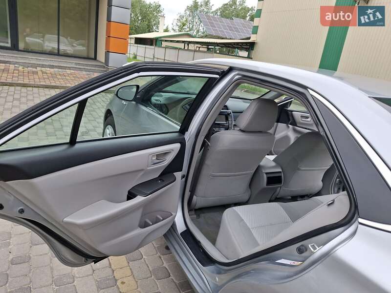 Седан Toyota Camry 2015 в Хмельницькому