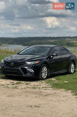 Седан Toyota Camry 2019 в Дніпрі