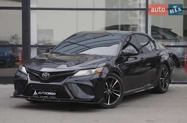 Седан Toyota Camry 2019 в Харькове