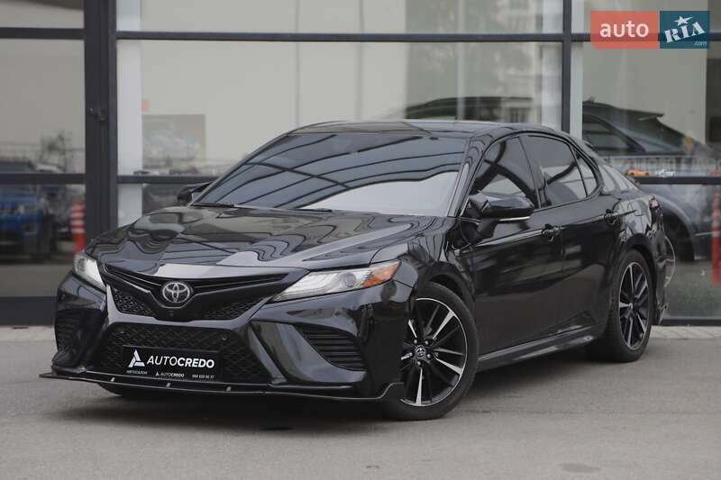 Toyota Camry 2019