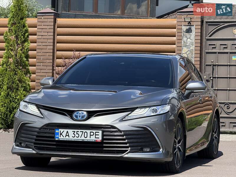 Toyota Camry 2021