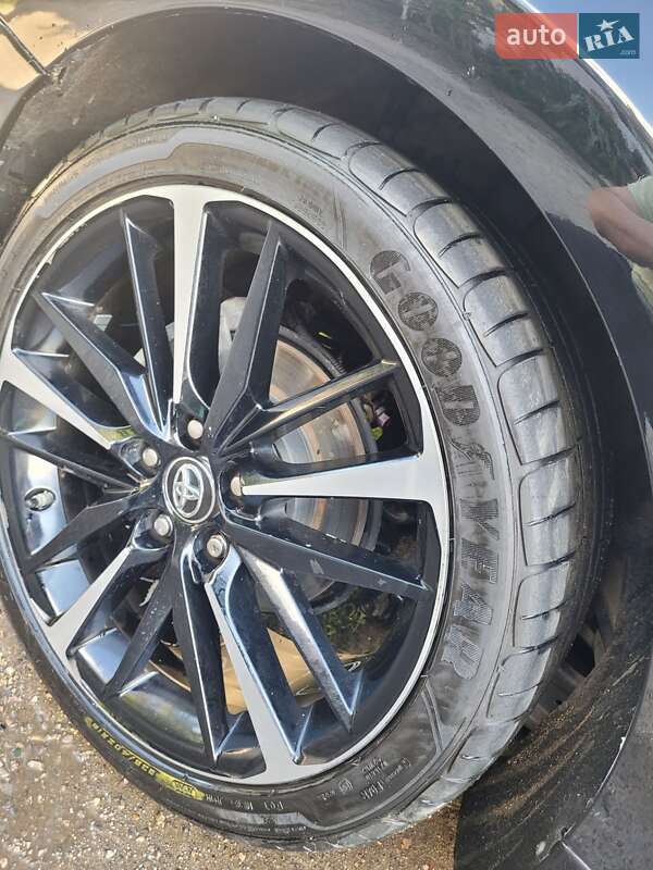 Седан Toyota Camry 2018 в Великій Михайлівці