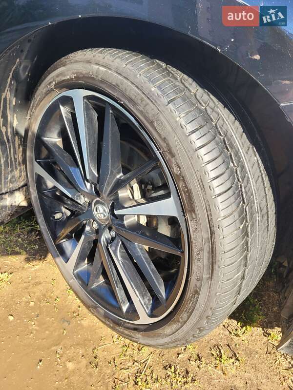 Седан Toyota Camry 2018 в Великій Михайлівці