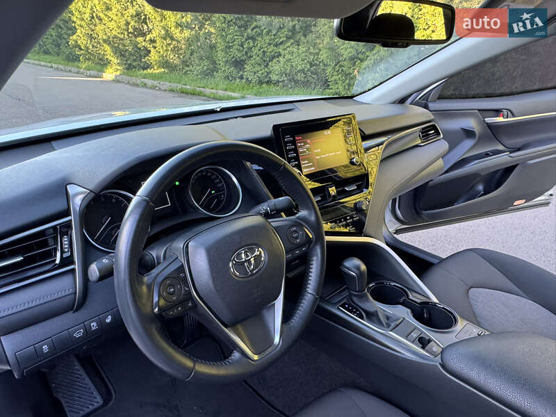 Седан Toyota Camry 2021 в Рівному