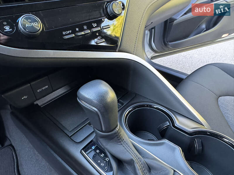 Седан Toyota Camry 2021 в Рівному