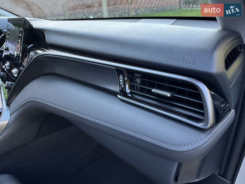 Седан Toyota Camry 2021 в Рівному