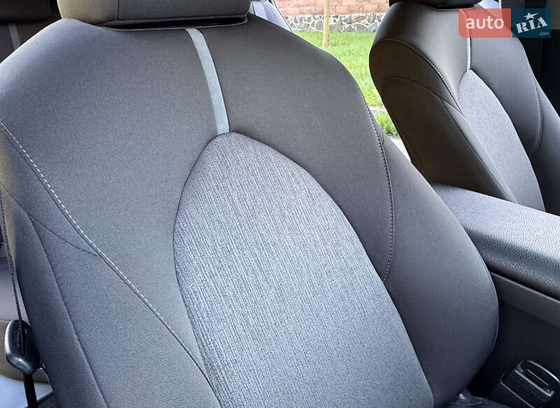 Седан Toyota Camry 2021 в Рівному