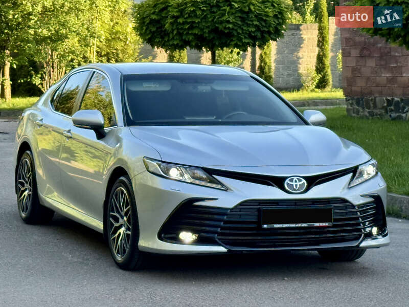 Седан Toyota Camry 2021 в Рівному