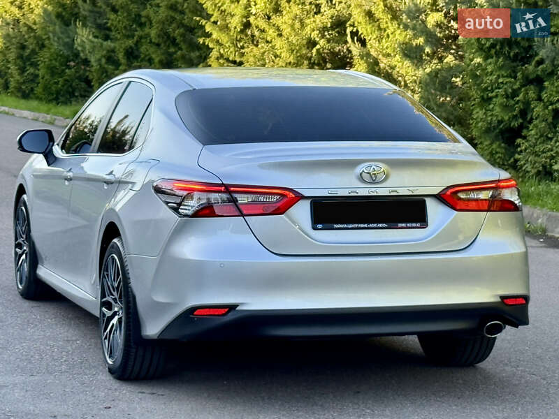 Седан Toyota Camry 2021 в Рівному