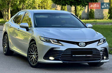 Седан Toyota Camry 2021 в Ровно