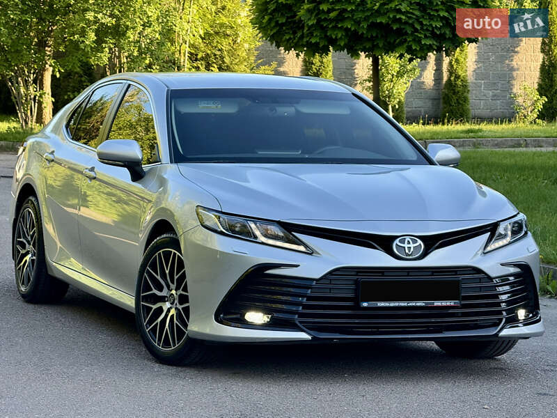 Седан Toyota Camry 2021 в Рівному