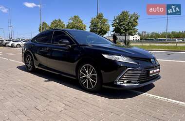 Седан Toyota Camry 2023 в 