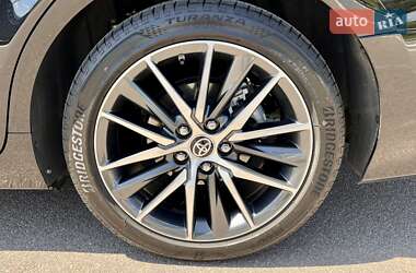 Седан Toyota Camry 2023 в 