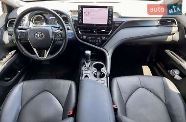Седан Toyota Camry 2023 в 