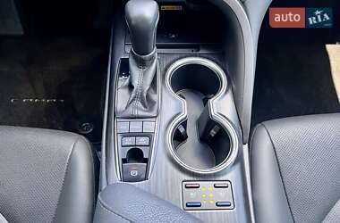 Седан Toyota Camry 2023 в 