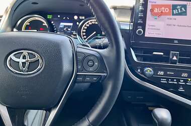 Седан Toyota Camry 2023 в 