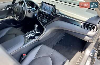 Седан Toyota Camry 2023 в 