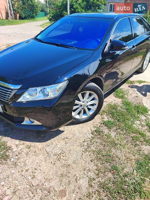 Седан Toyota Camry 2013 в Дніпрі